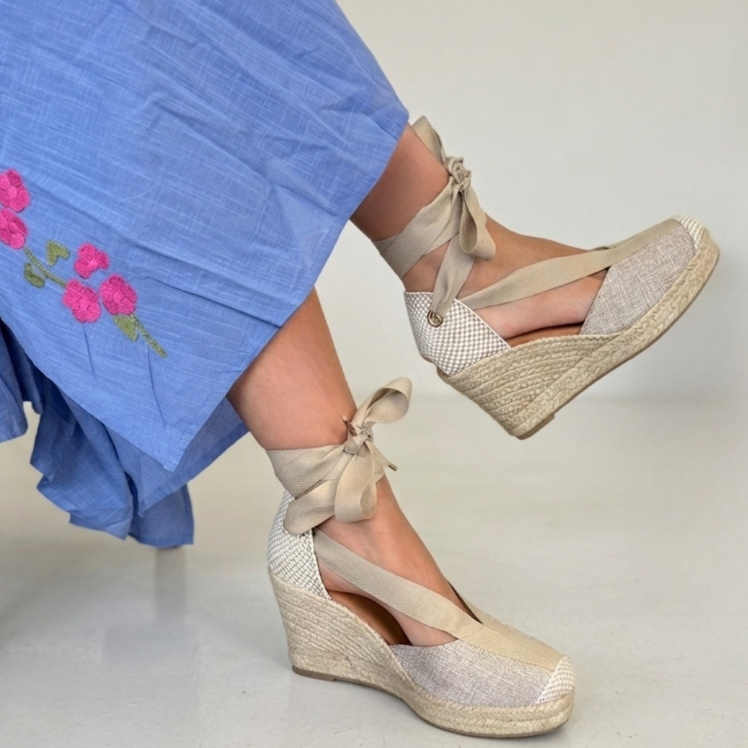Jimena Medium Strap Wedges - Gold Woven