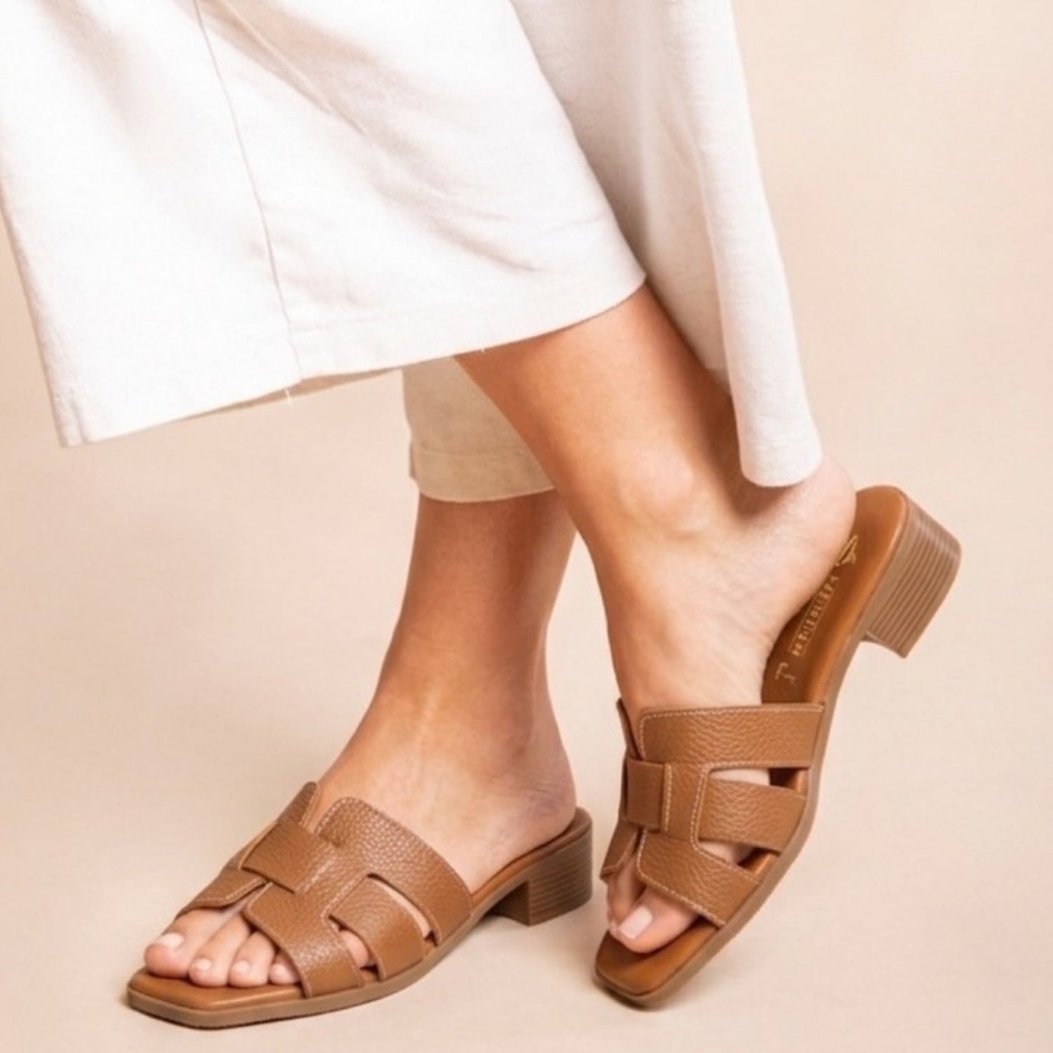Ona Sandal - Tan