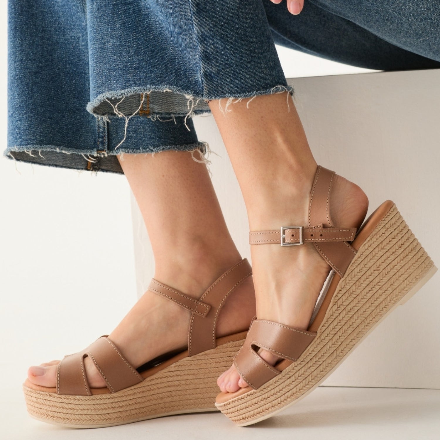 Sara Wedge - Taupe