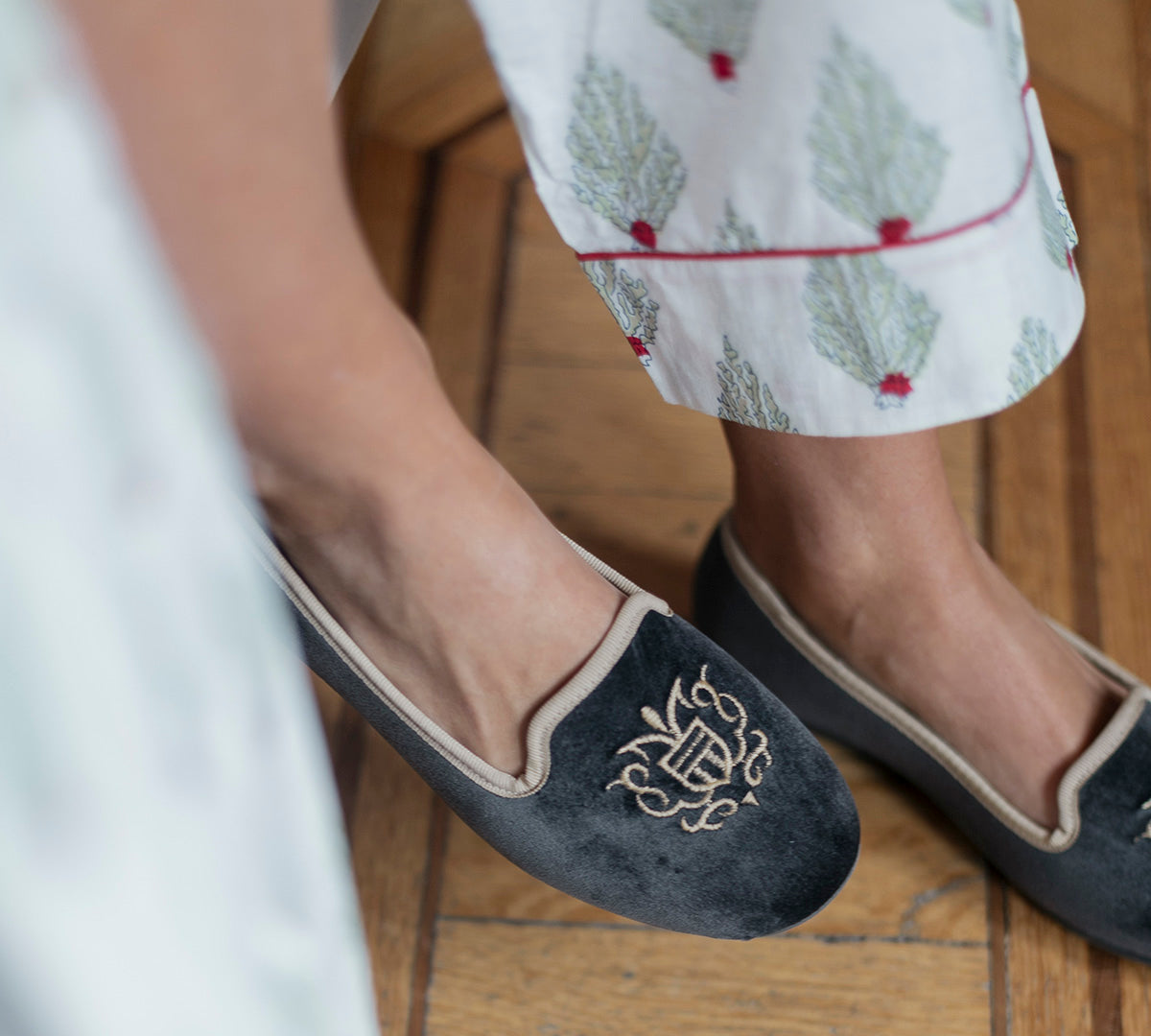 Royal Dark Gray Slipper