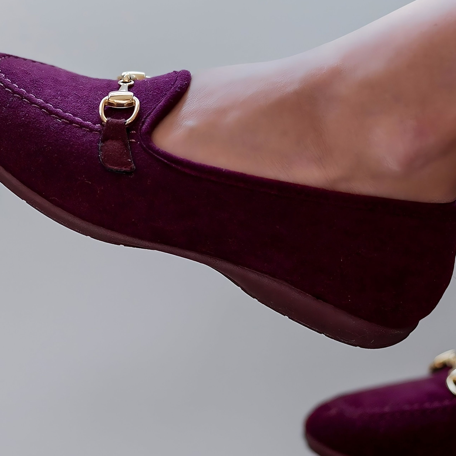 Royal Buckle Slipper - Burgundy