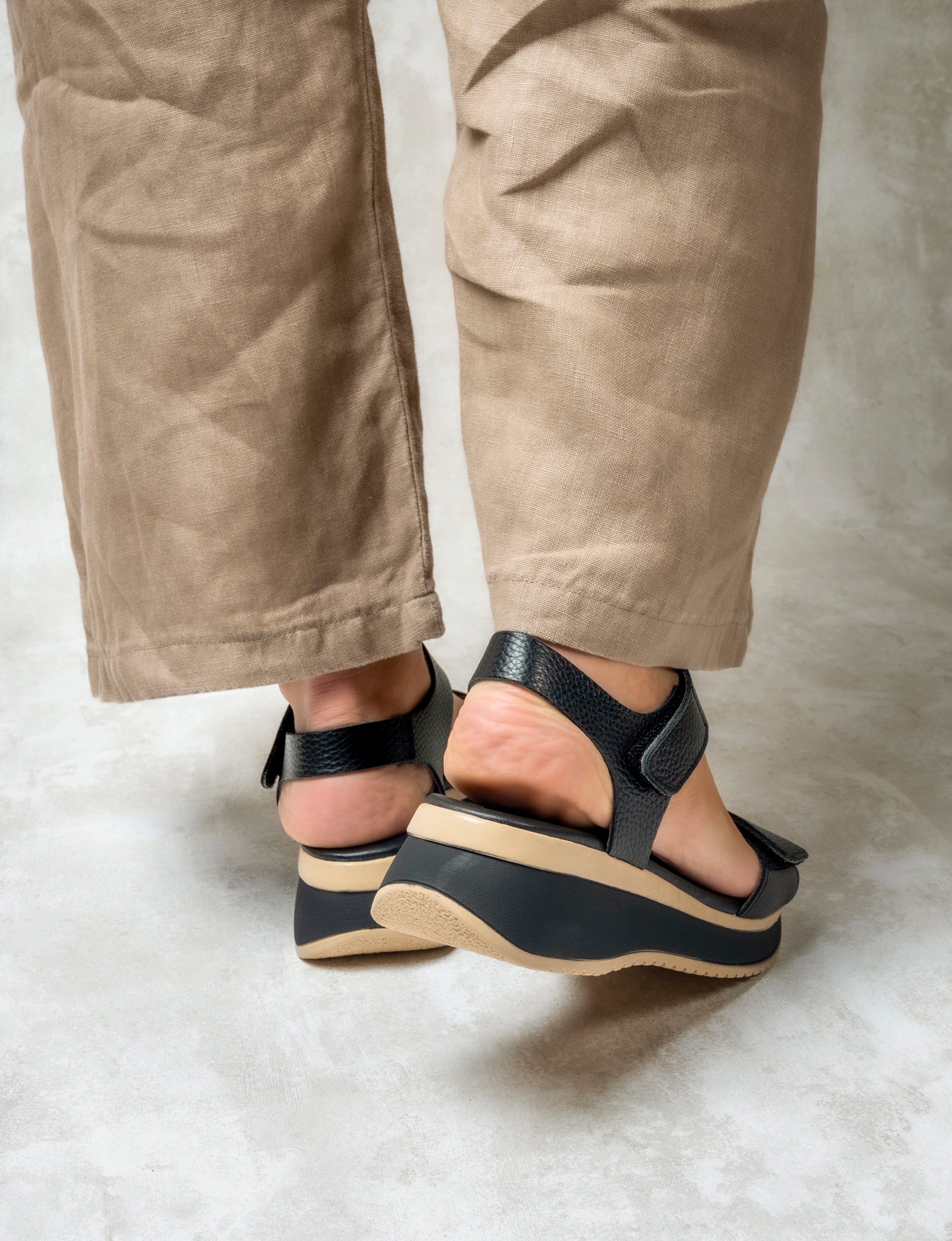 Napoli Ergonomic Black Caramel