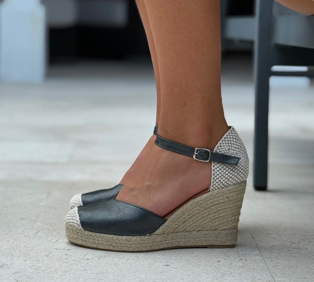 Jimena Metallic Black High Strap