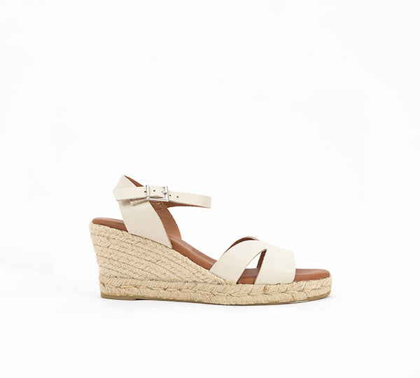 Martell Cream V Strap Medium Wedge