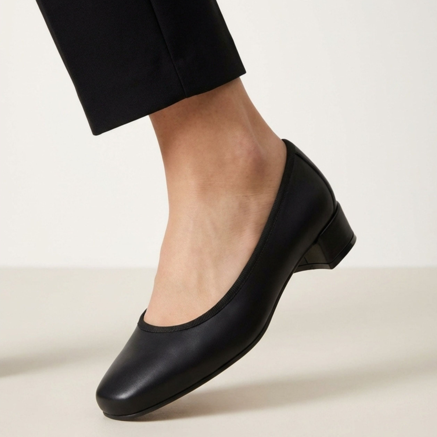 Isa Flat - Black