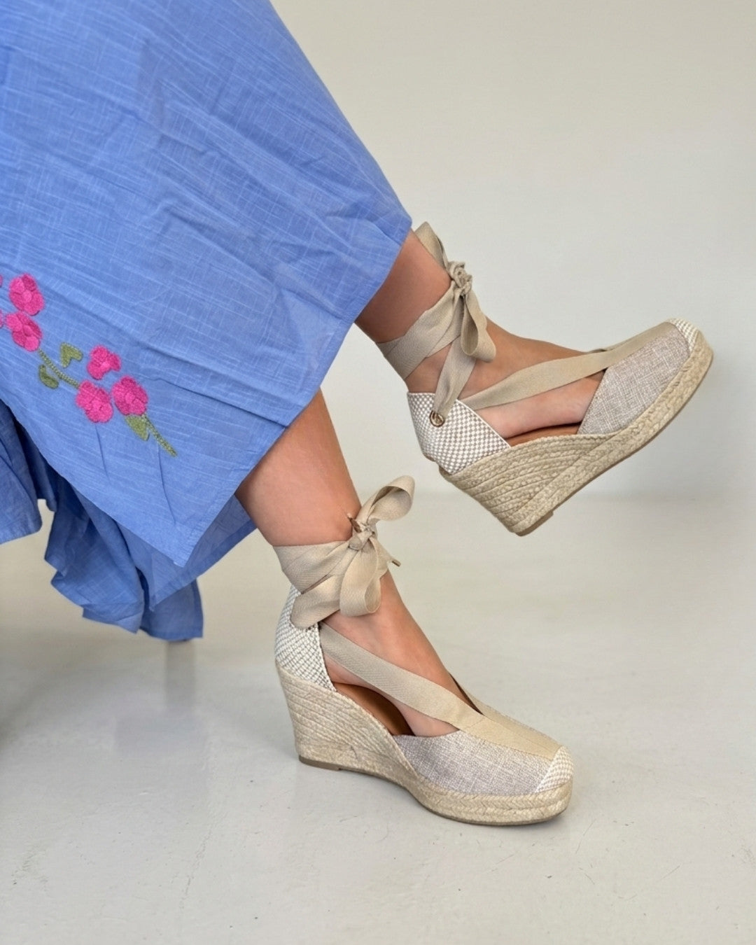 Jimena High Laces Gold Woven Lace-Up