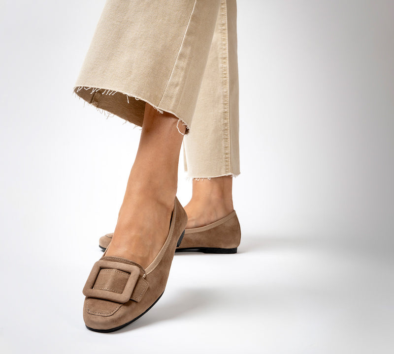 Ana Suede Camel Big Buckle