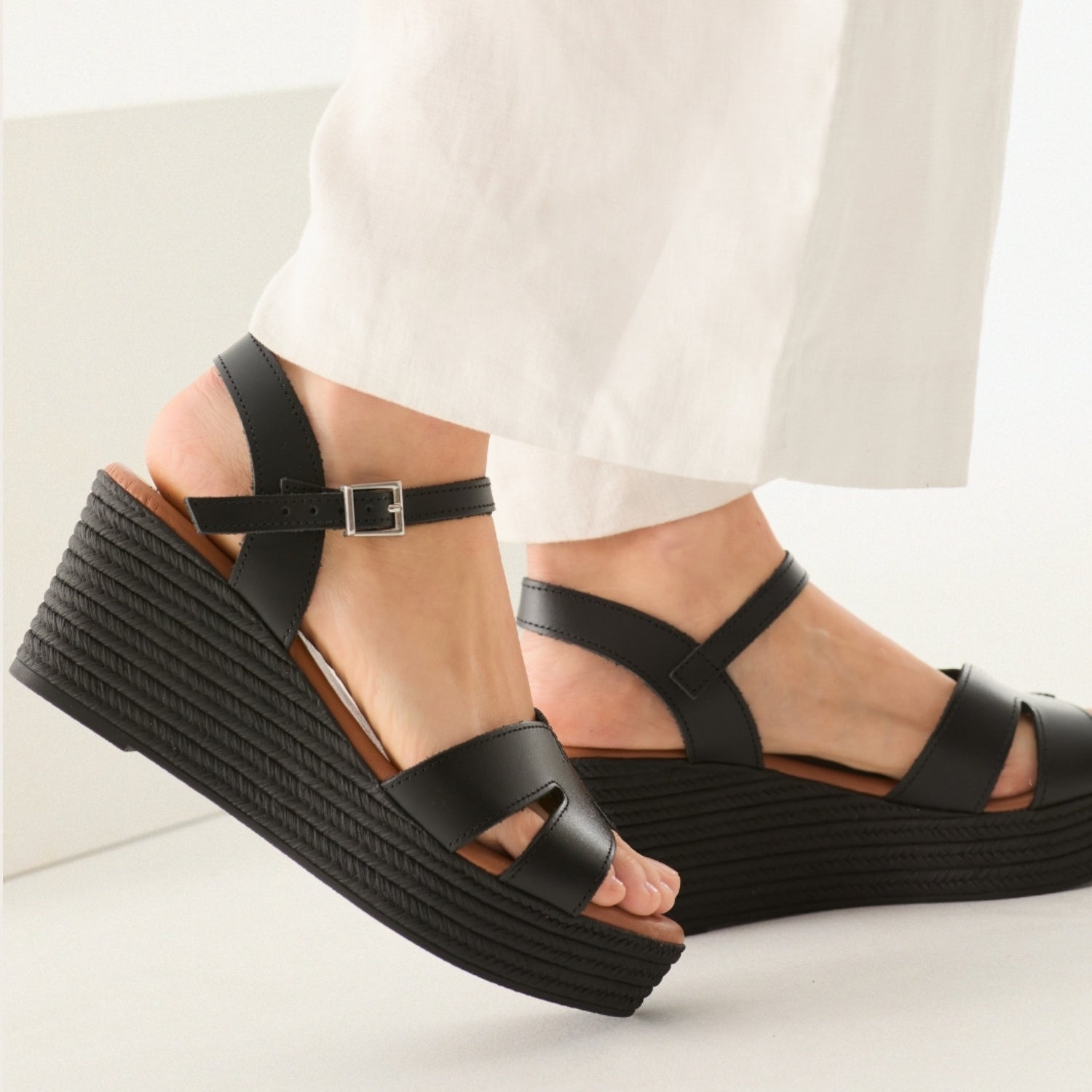 Sara Wedge - Black