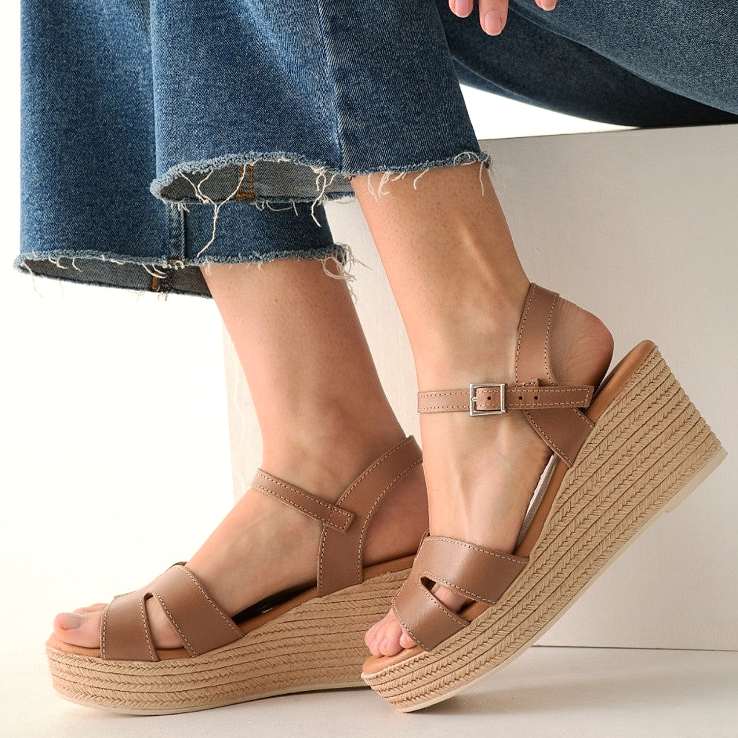 Sara Wedge - Taupe
